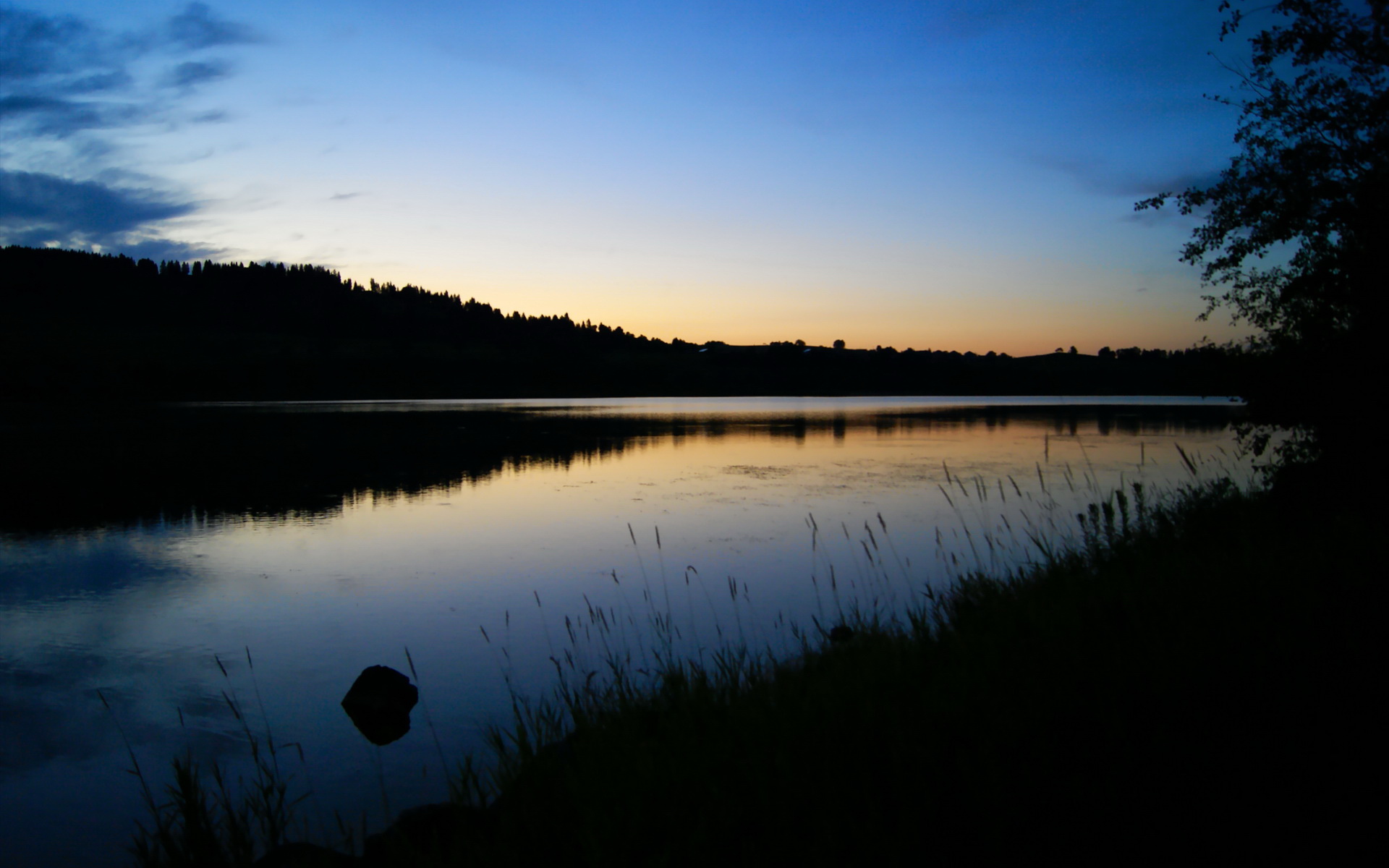 爵士血拼奇才，F1街道赛的永恒之战，天才与经验的灵魂对决