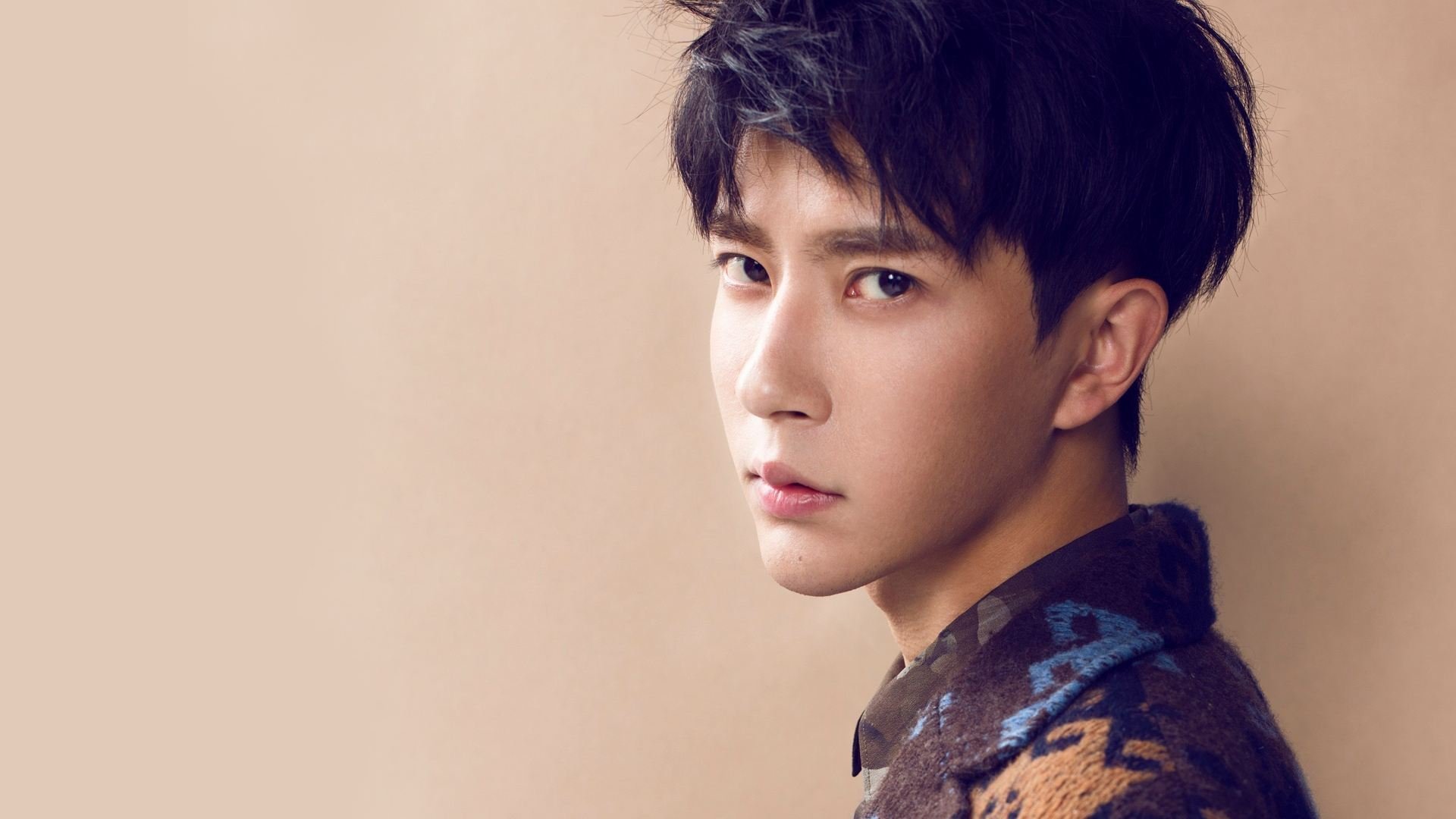 跨越时空的联动，当湖人潮水席卷公牛，克莱已在另一片战场降下佛光